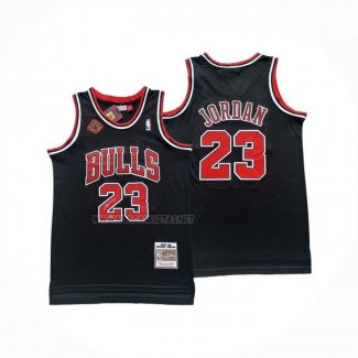 Camiseta Chicago Bulls Michael Jordan NO 23 Mitchell & Ness 1997-98 Negro Firmada(1)