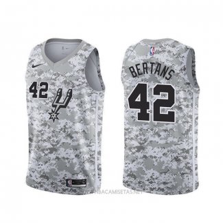 Camiseta San Antonio Spurs Davis Bertans NO 42 Earned Camuflaje