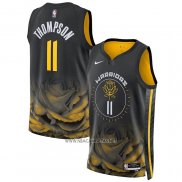 Camiseta Golden State Warriors Klay Thompson NO 11 Ciudad 2022-23 Negro