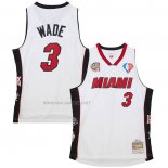 Camiseta Miami Heat Dwyane Wade NO 3 Mitchell & Ness 2003-19 Blanco
