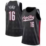 Camiseta Portland Trail Blazers Hansen Yang NO 16 Ciudad 2024-25 Negro
