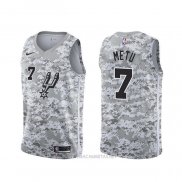 Camiseta San Antonio Spurs Chimezie Metu NO 7 Earned Camuflaje