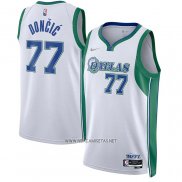 Camiseta Dallas Mavericks Luka Doncic NO 77 Ciudad 2021-22 Blanco