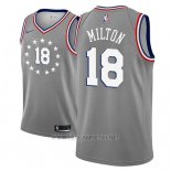 Camiseta Philadelphia 76ers Shake Milton NO 18 Ciudad 2018-19 Gris