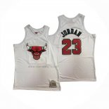 Camiseta Chicago Bulls Michael Jordan NO 23 Mitchell & Ness 1997-98 Blanco2
