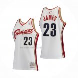 Camiseta Nino Cleveland Cavaliers LeBron James NO 23 Mitchell & Ness 2003-04 Blanco