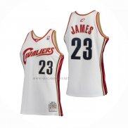 Camiseta Nino Cleveland Cavaliers LeBron James NO 23 Mitchell & Ness 2003-04 Blanco