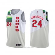 Camiseta Milwaukee Bucks Pat Connaughton NO 24 Earned Blanco