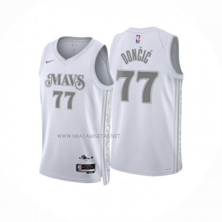 Camiseta Dallas Mavericks Luka Doncic NO 77 Ciudad 2024-25 Blanco
