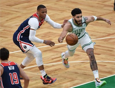 Los Verdes vencieron a los Wizards para avanzar a los playoffs