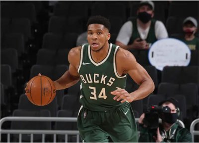 Antetokounmpo lleva a su equipo a una gran victoria en casa