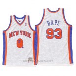 Camiseta New York Knicks Bape NO 93 Mitchell & Ness Blanco